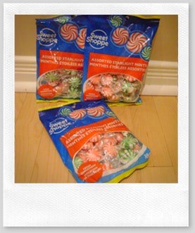 dollarstore decor bag and candy garland 011