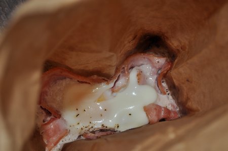 how to make bacon and eggs in a paper bag