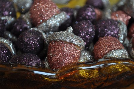 how to make your own glitter acorns