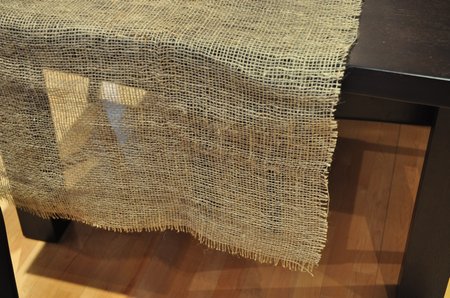 how to make a burlap table runner