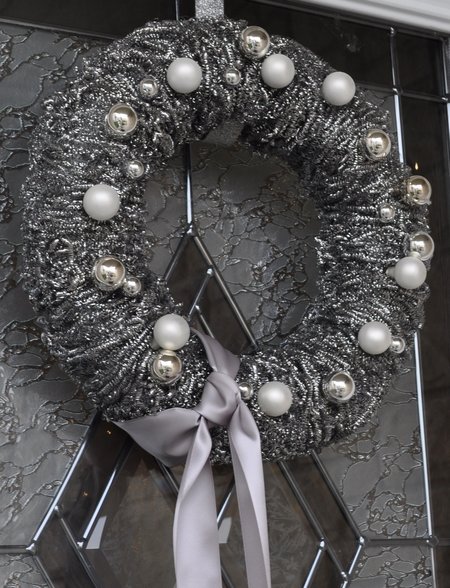 DIY Silver Christmas Wreath: This beautiful and easy Christmas wreath is made from a inexpensive dollar store pot scrubbers.