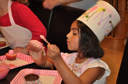 cupcake decorating at home party