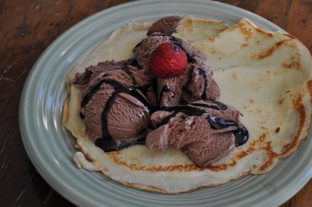 crepes with chocolate ice cream