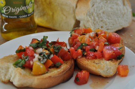 Tomato Basil Bruschetta:  easy recipe with only 6 ingredients that you will love.  The perfect appetizer or snack for the tomato lover.