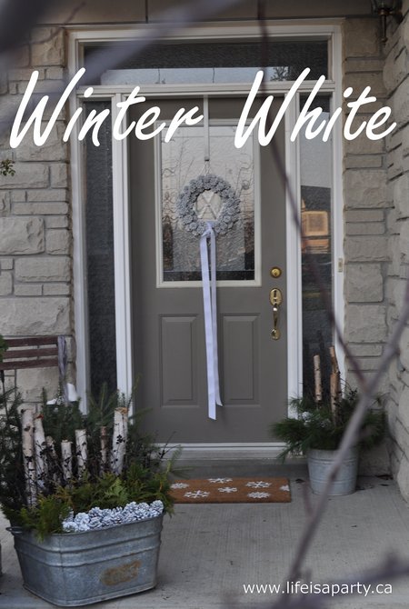Christmas Outdoor Planter: see how to create a Christmas arrangement for your front door in two different styles and a matching snowflake doormat. 