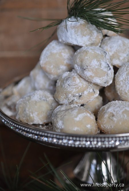 Snowball cookies with dried cherries