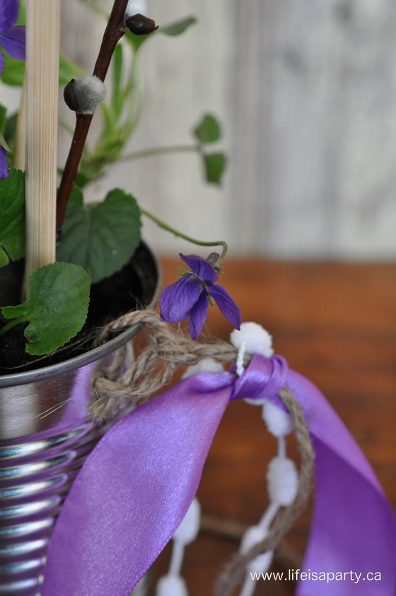 how to make a flower basket out of a tin can