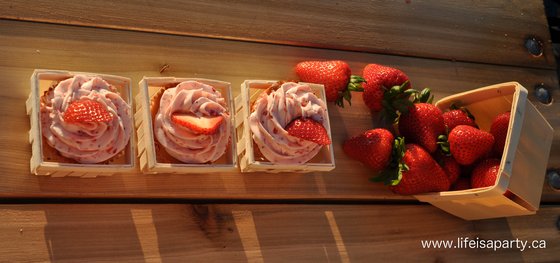 strawberry cupcakes recipe with fresh strawberries