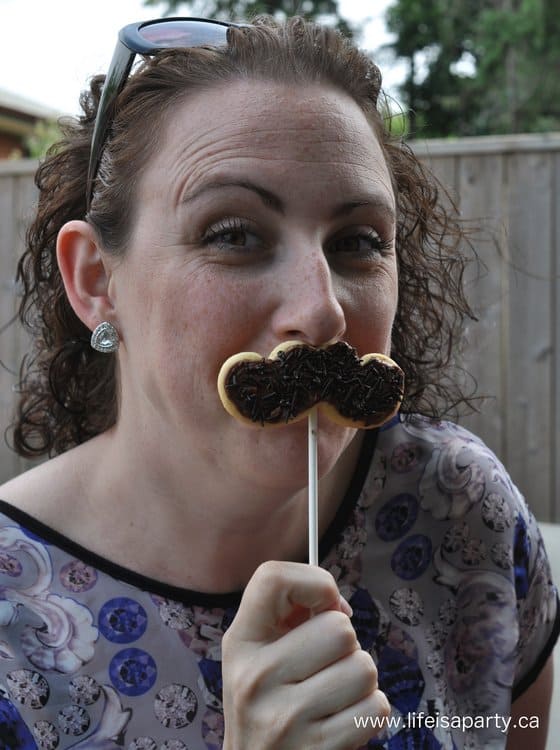 Mustache Bash cookies