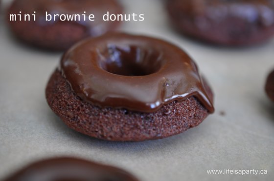 Mini Brownie Donuts: the perfect little mini donut made from a brownie mix, with the perfect homemade glaze -super easy. 