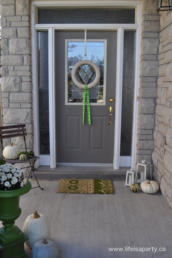 Fall Front Door -beautiful white colour scheme for fall, with a little lime green thrown in. Stunning lima bean wreath how-to and pretty pumpkin decor.