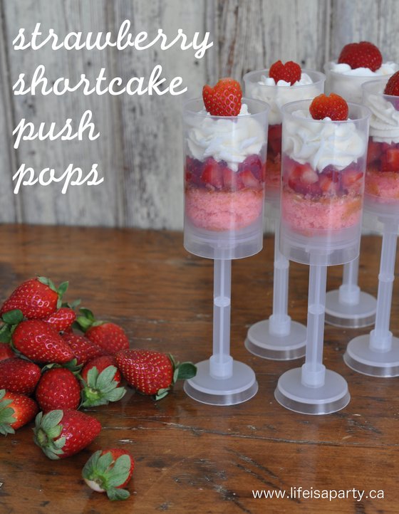Strawberry Shortcake Push Pops: great dessert for Valentine's Day, pretty and so yummy!