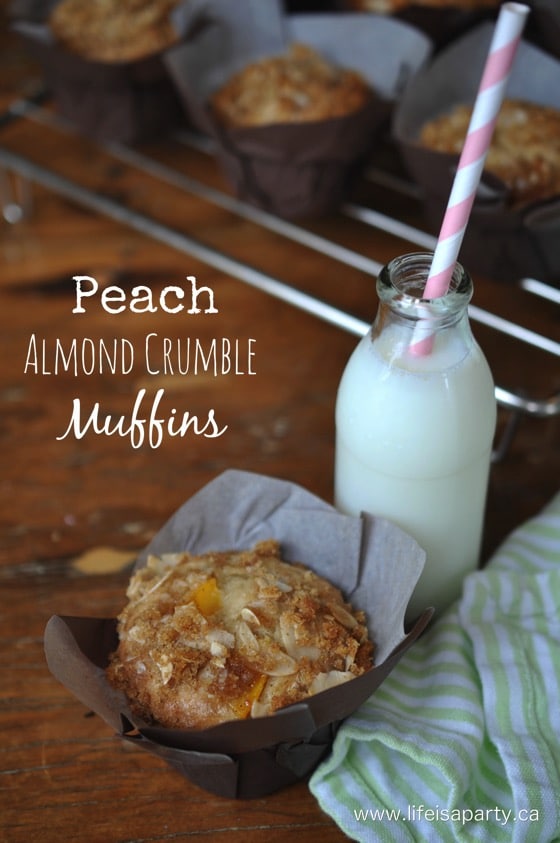 Peach Almond Crumble Muffins: Delicious recipe, can be made with fresh or canned peaches, with the perfect crunchy sweet almond crumble on top. Perfect way to start your morning.