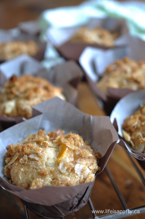 how to make Peach Almond Crumble Muffins