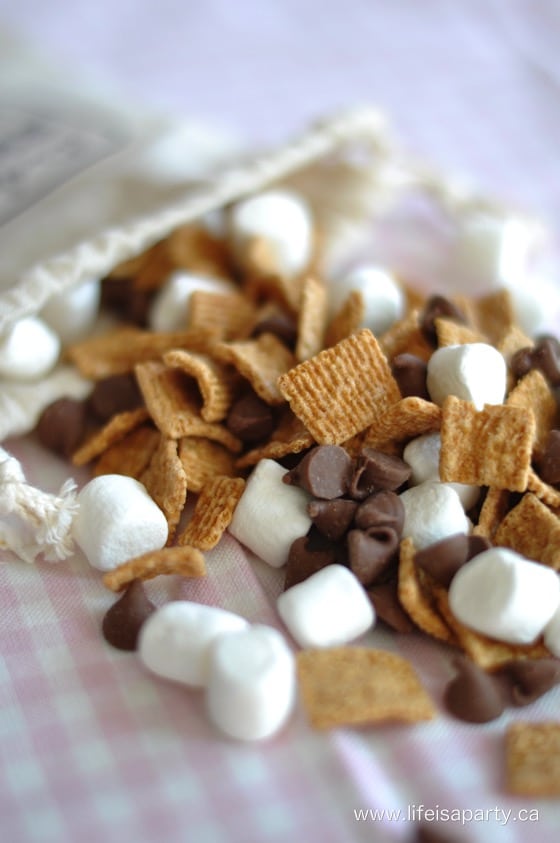 How to make S'mores Trail Mix