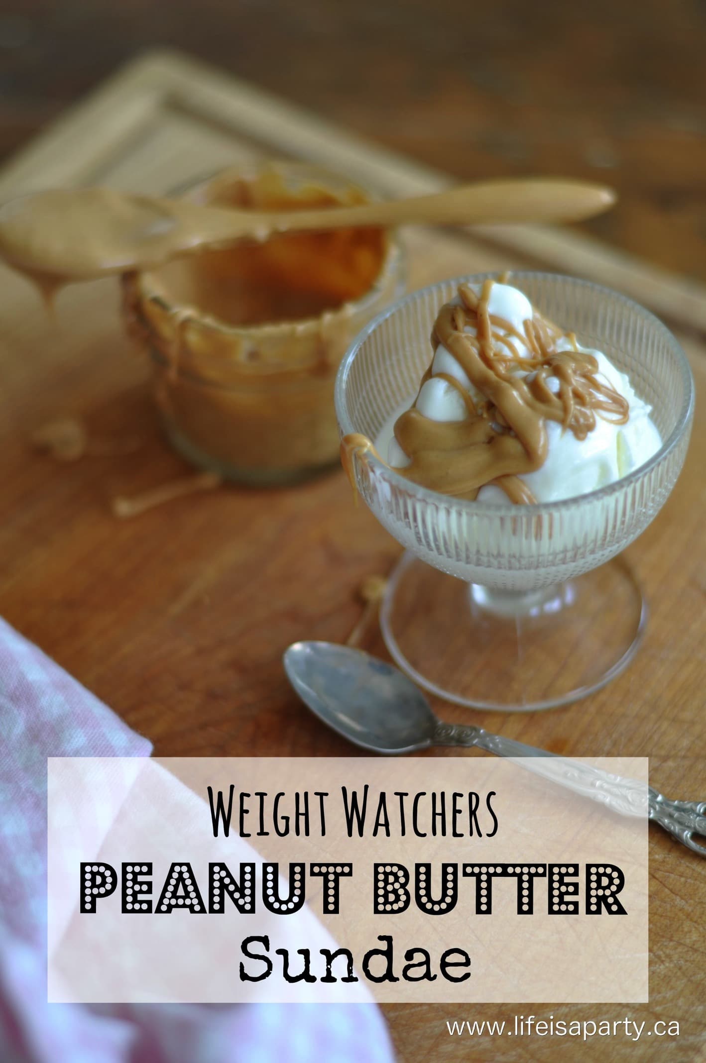 Weight Watchers Peanut Butter Sundae -this is super easy to make, and delicious enough to eat even when you're not on a diet. Only 5 p+ on Weight Watchers.