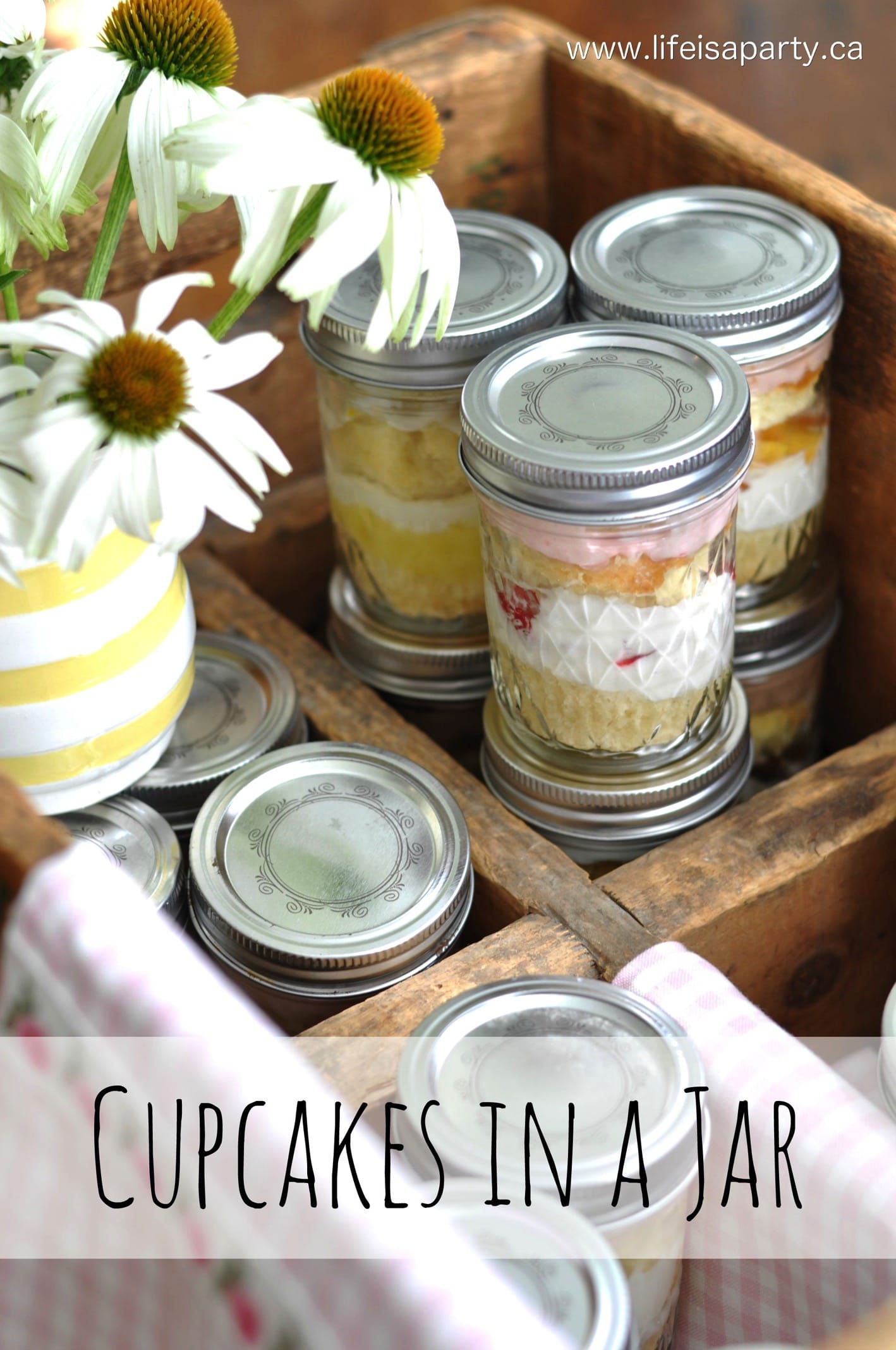 Cupcakes in a Mason Jar -Perfect for your next picnic or bbq, 5 Flavours your guests will love; Peach, strawberry, chocolate, lemon, and blueberry.