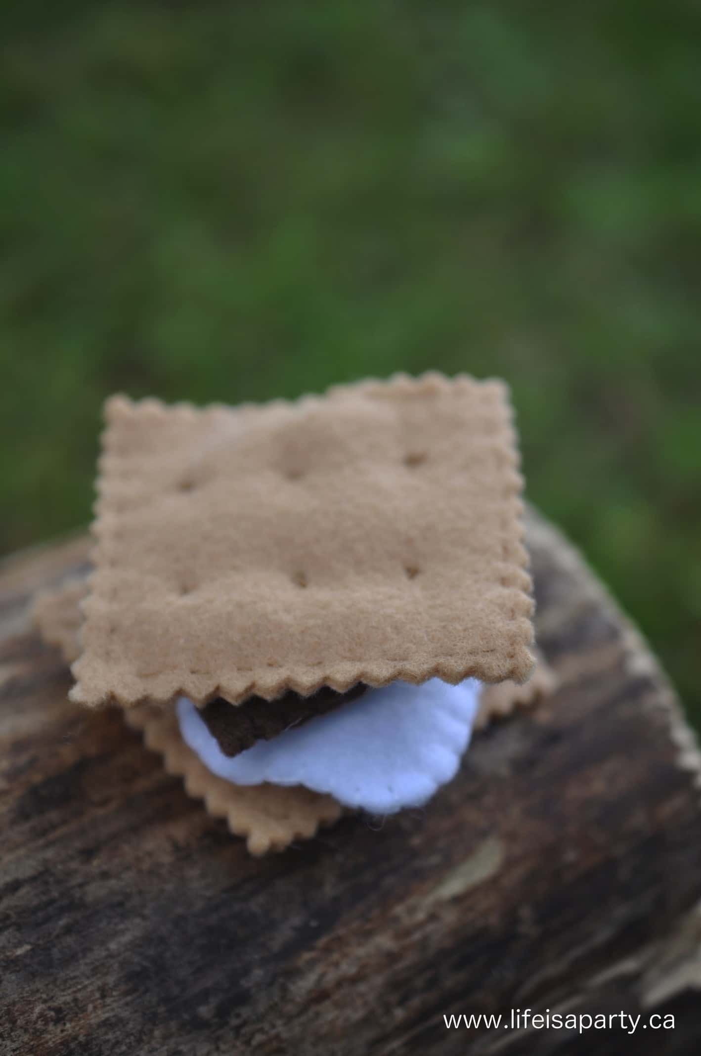 make your own Felt S'mores Play Food tutorial