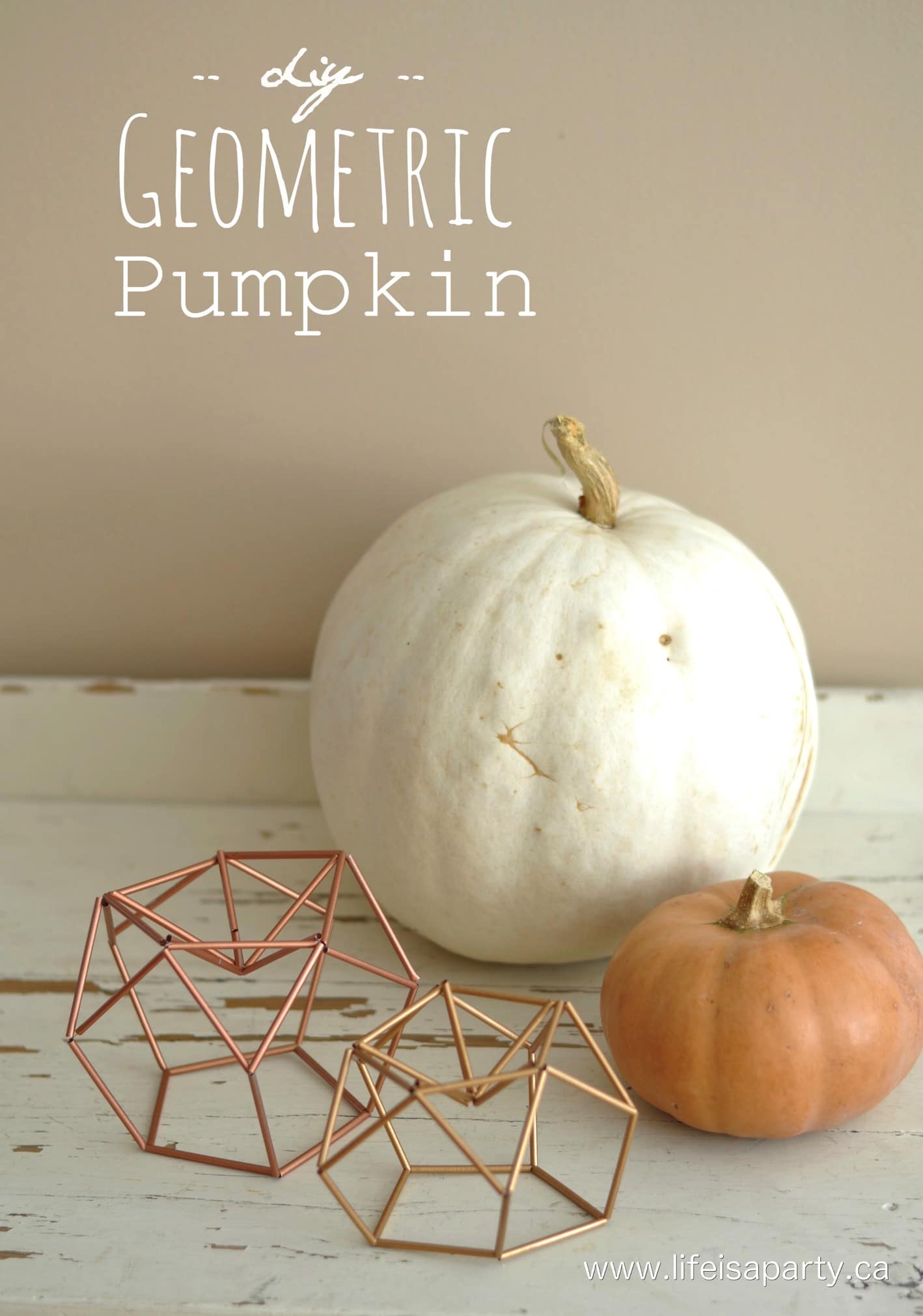 DIY Geometric Himmeli Pumpkin: Easy to follow instructions (with pictures) to make your own geometric pumpkins from spray painted straws.