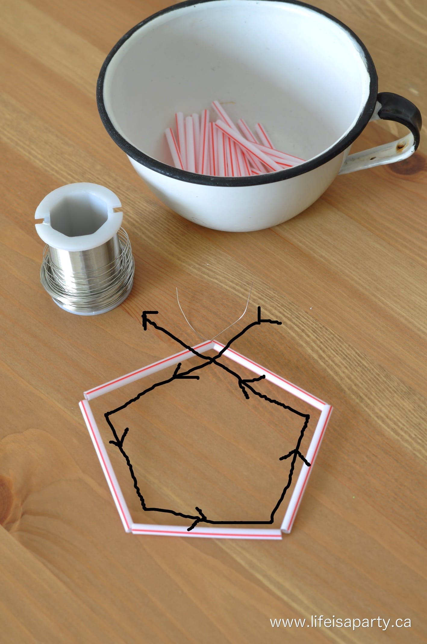 Himmeli with wire and cocktail straws