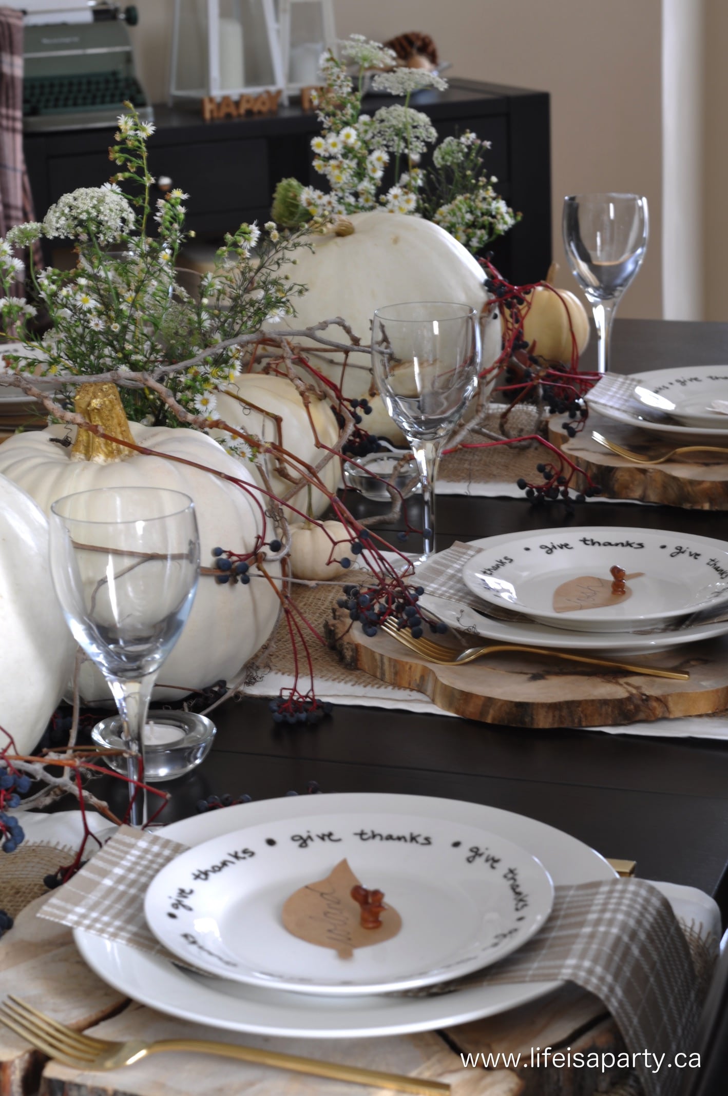 how to set a Thanksgiving table