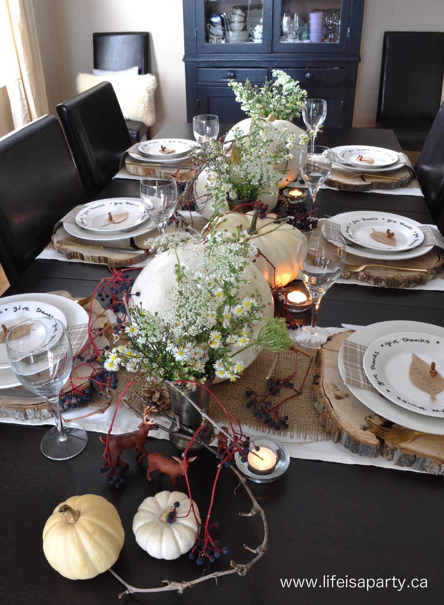 Rustic and Neutral Thanksgiving Table