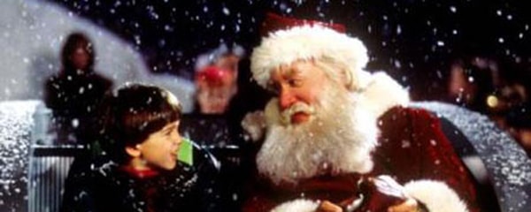 Top 10 Family Christmas Movies: The best holiday movies that the whole family will love.  Perfecct to enjoy a family movie night this Christmas.