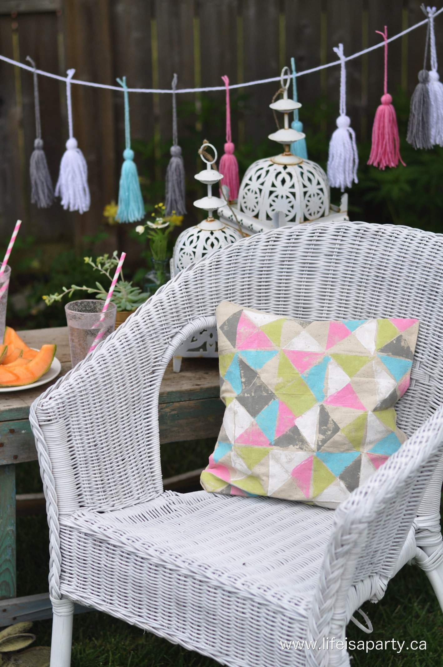 Spray Paint Wicker Chair Makeover