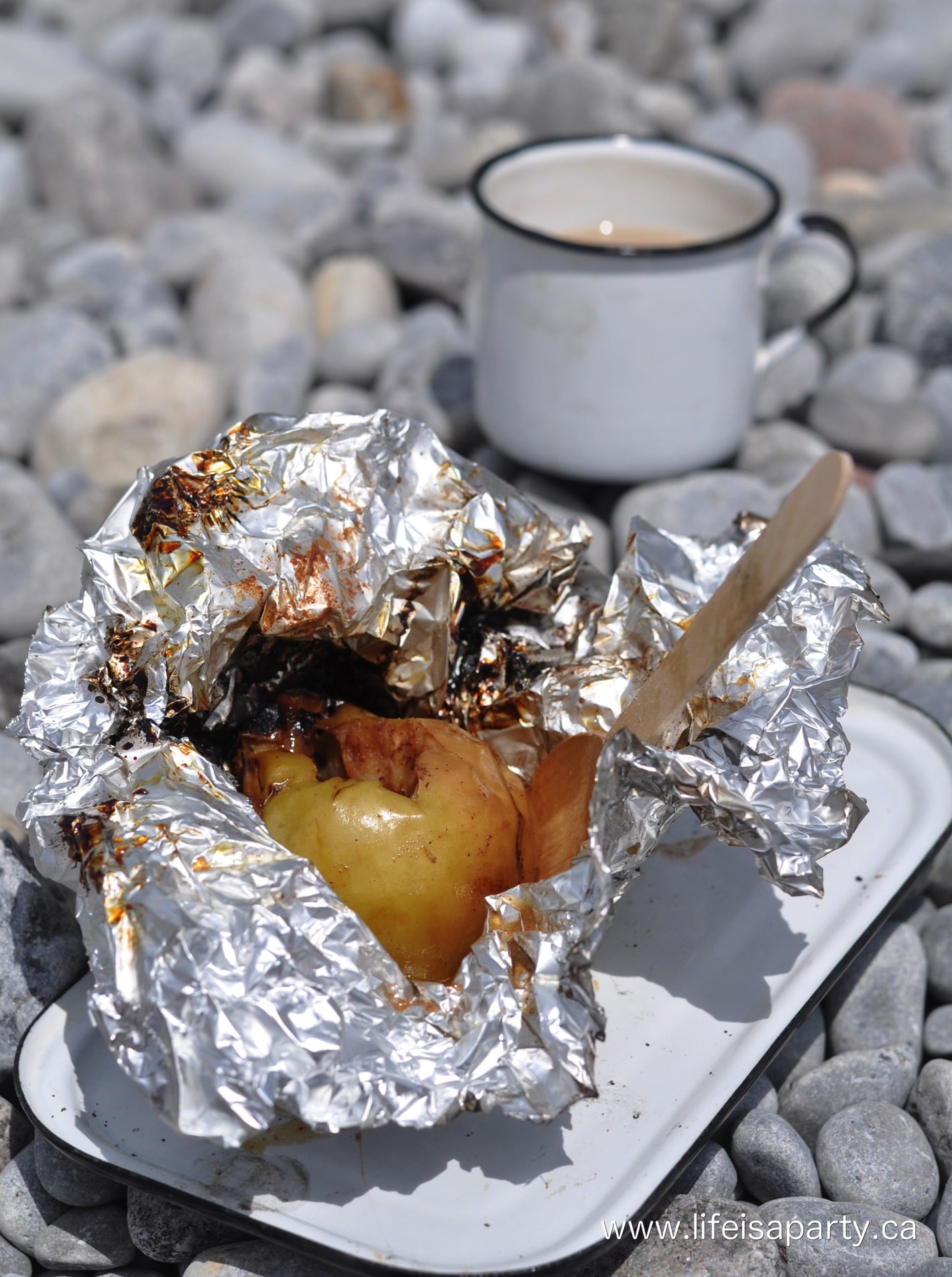 how to make  Baked Apples on a campfire