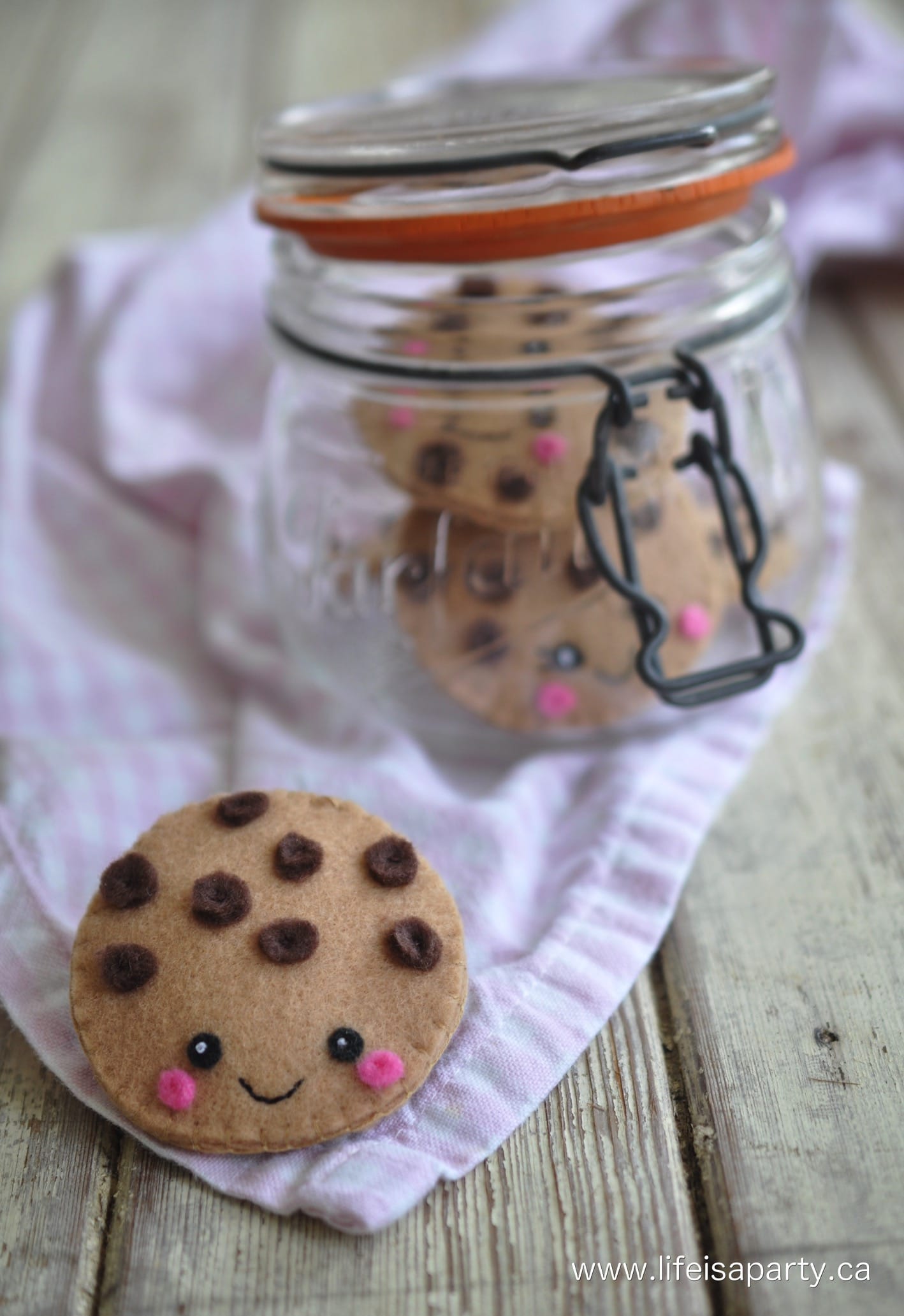 how to make felt cookies