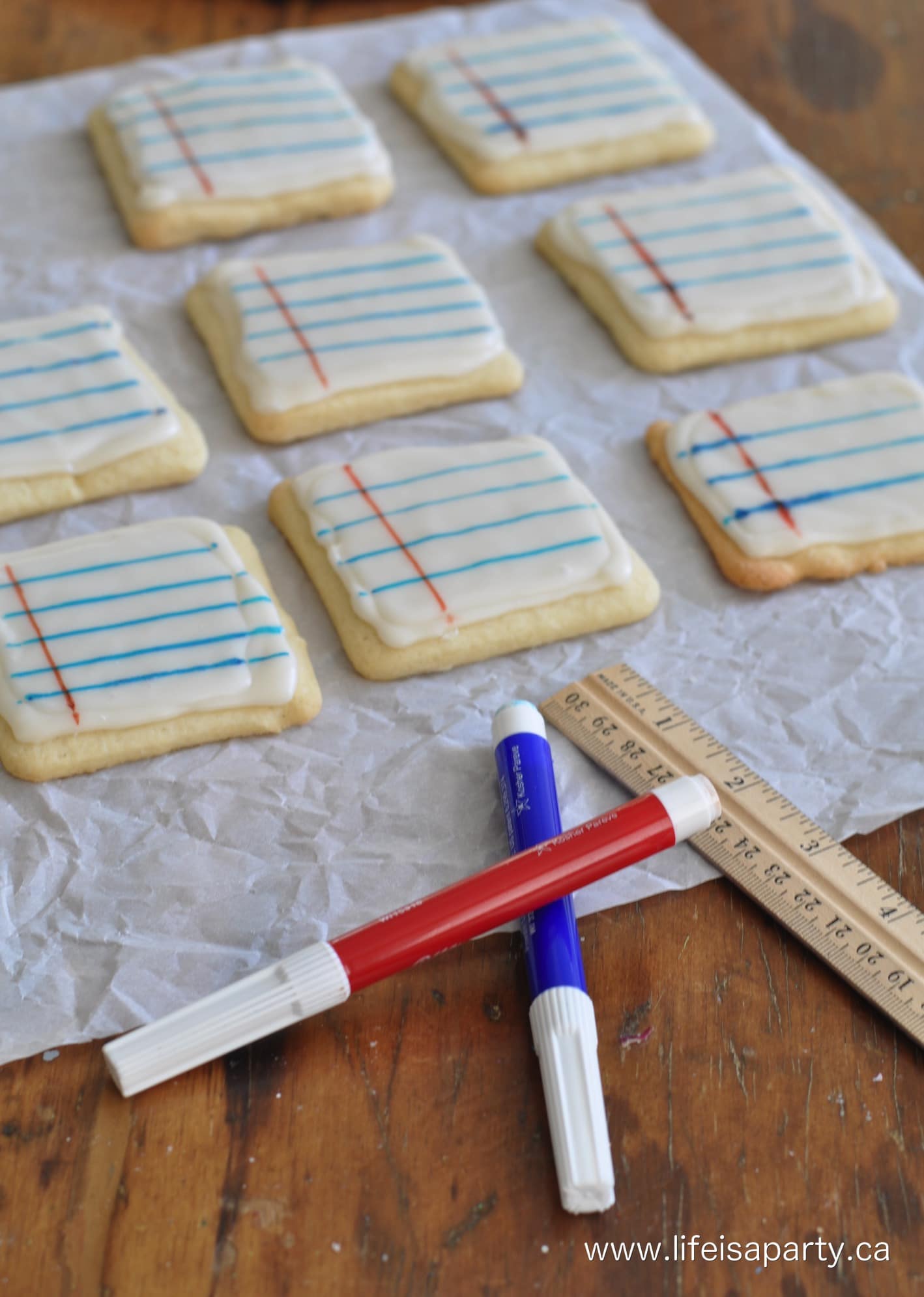 decorating sugar cookies with edible markers