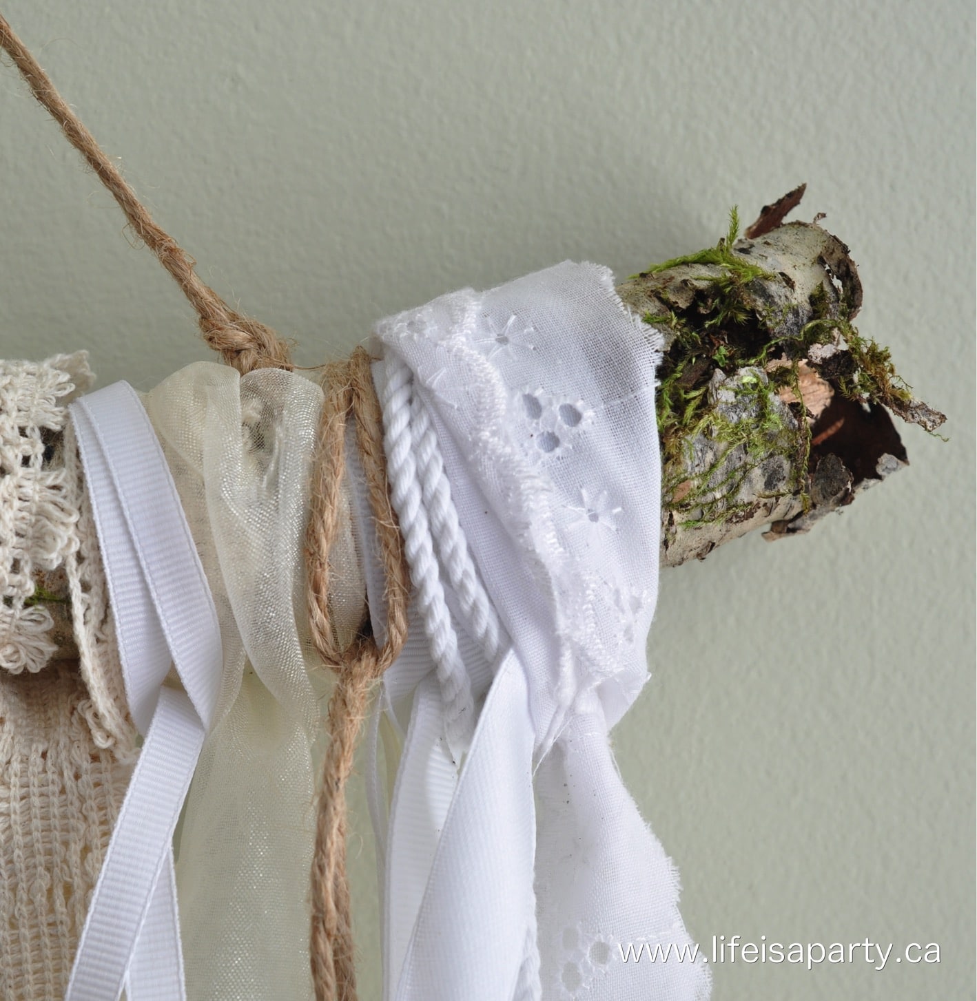 how to tie on ribbon for a wall hanging