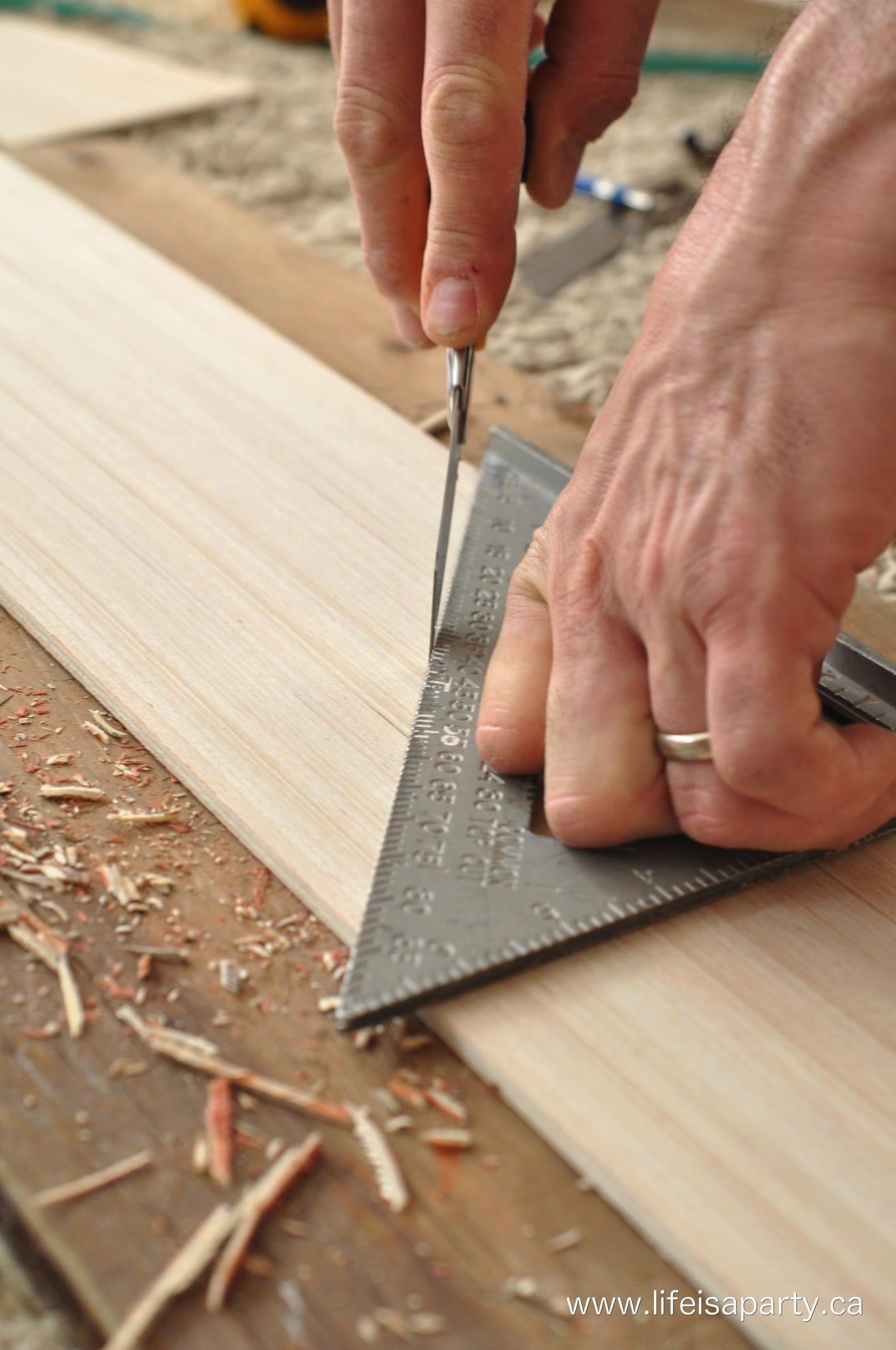 how to cut diy shiplap with a utility knife