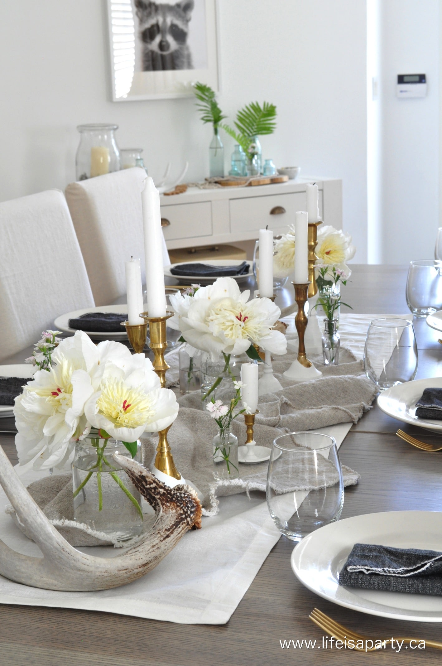 neutral summer tablescape