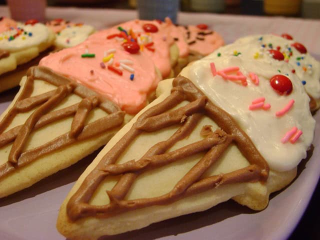 ice cream cone sugar cookies.