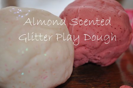 Almond Scented Glitter Play Dough: make your own almond scented and glittery play dough for Valentine's Day, your kids will LOVE!