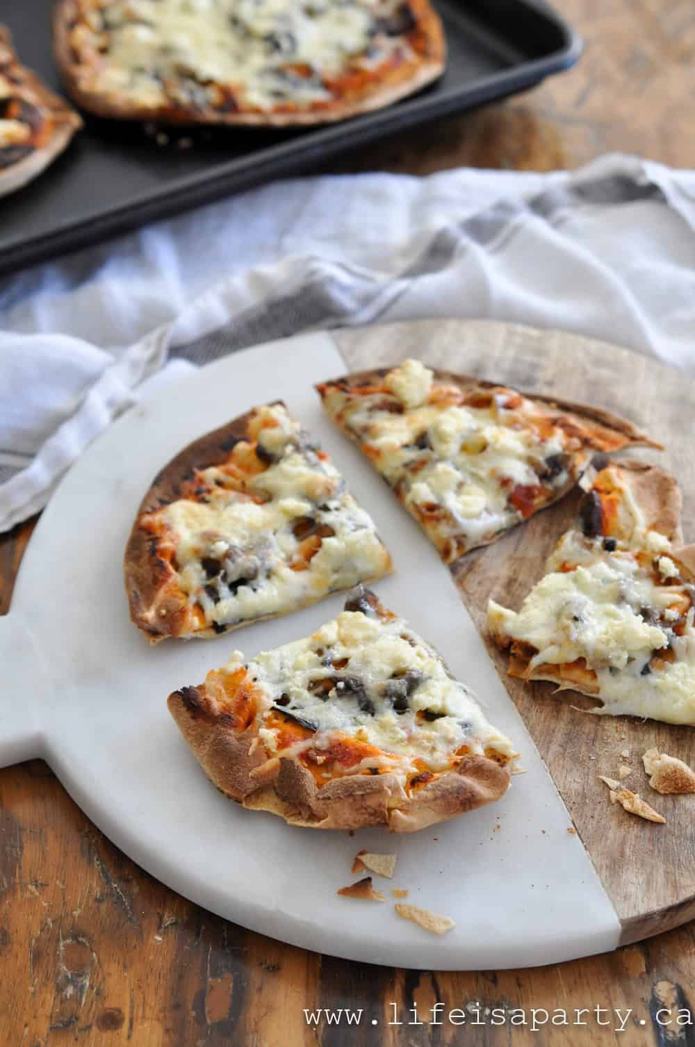 mini pita bread pizzas