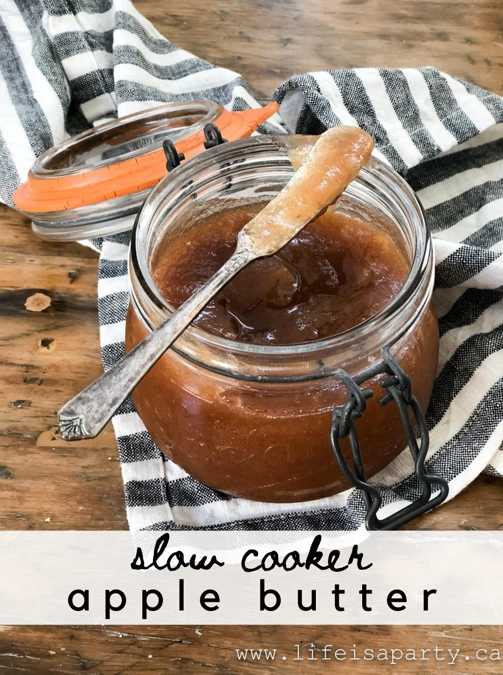 Slow Cooker Apple Butter: this easy recipe using the slow cooker to make delicious apple butter that is smooth, rich and delicious.