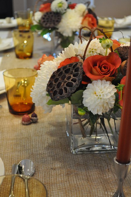 DIY Burlap Table Runner -Easy how-to, using very inexpensive garden burlap, and no sew. It's perfect for fall or thanksgiving tables.