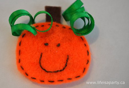 how to make a Halloween hair clip