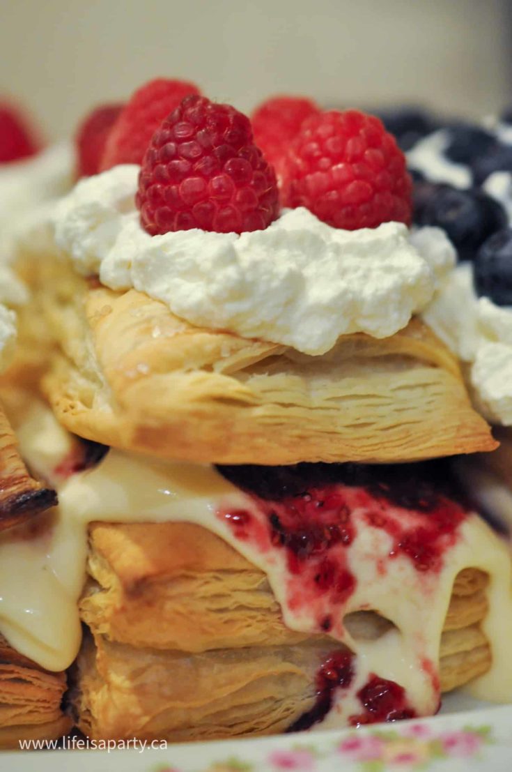 Easy Puff Pastry Dessert: this dessert will remind you of a homemade version of a flakie, quick, easy and perfect for guests.