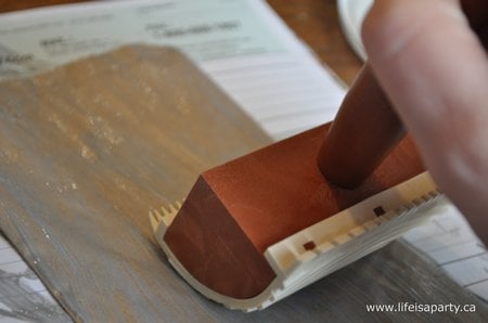 how to use a wood grain painting tool on paper