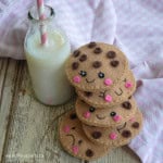 DIY felt chocolate chip cookie play food.
