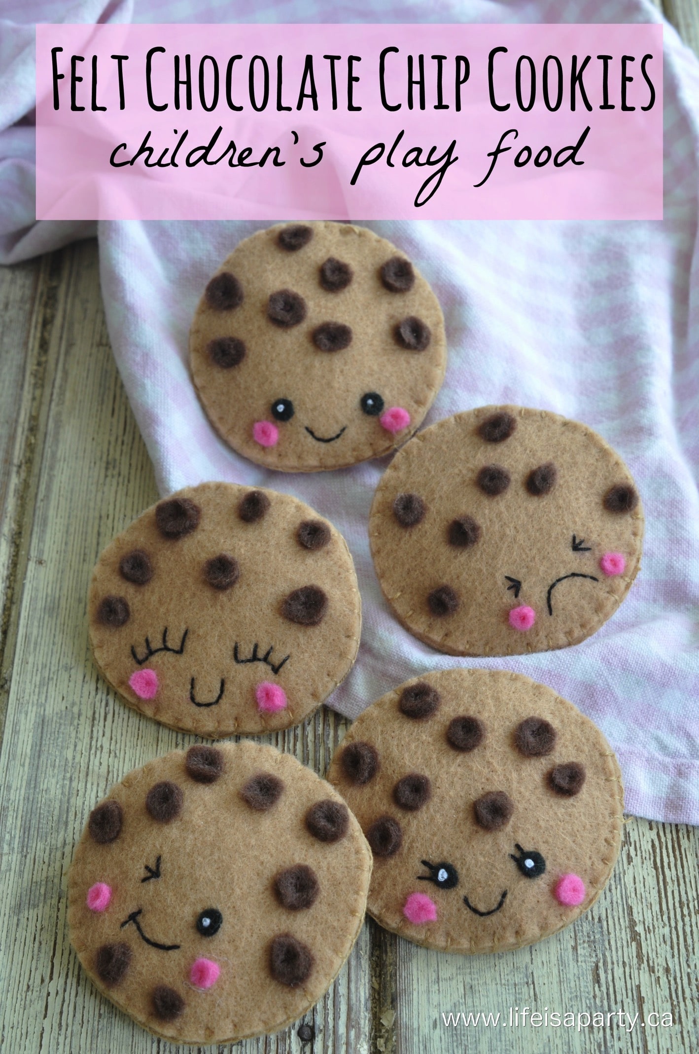 Felt Chocolate Chip Cookies -easy to sew, and the perfect play food for kids to enjoy. The little faces with their different expressions are adorable.