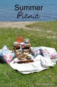 Easy Summer Picnic: with an easy summer picinc menu, and some cute individual serving ideas this picnic is summery and fun!