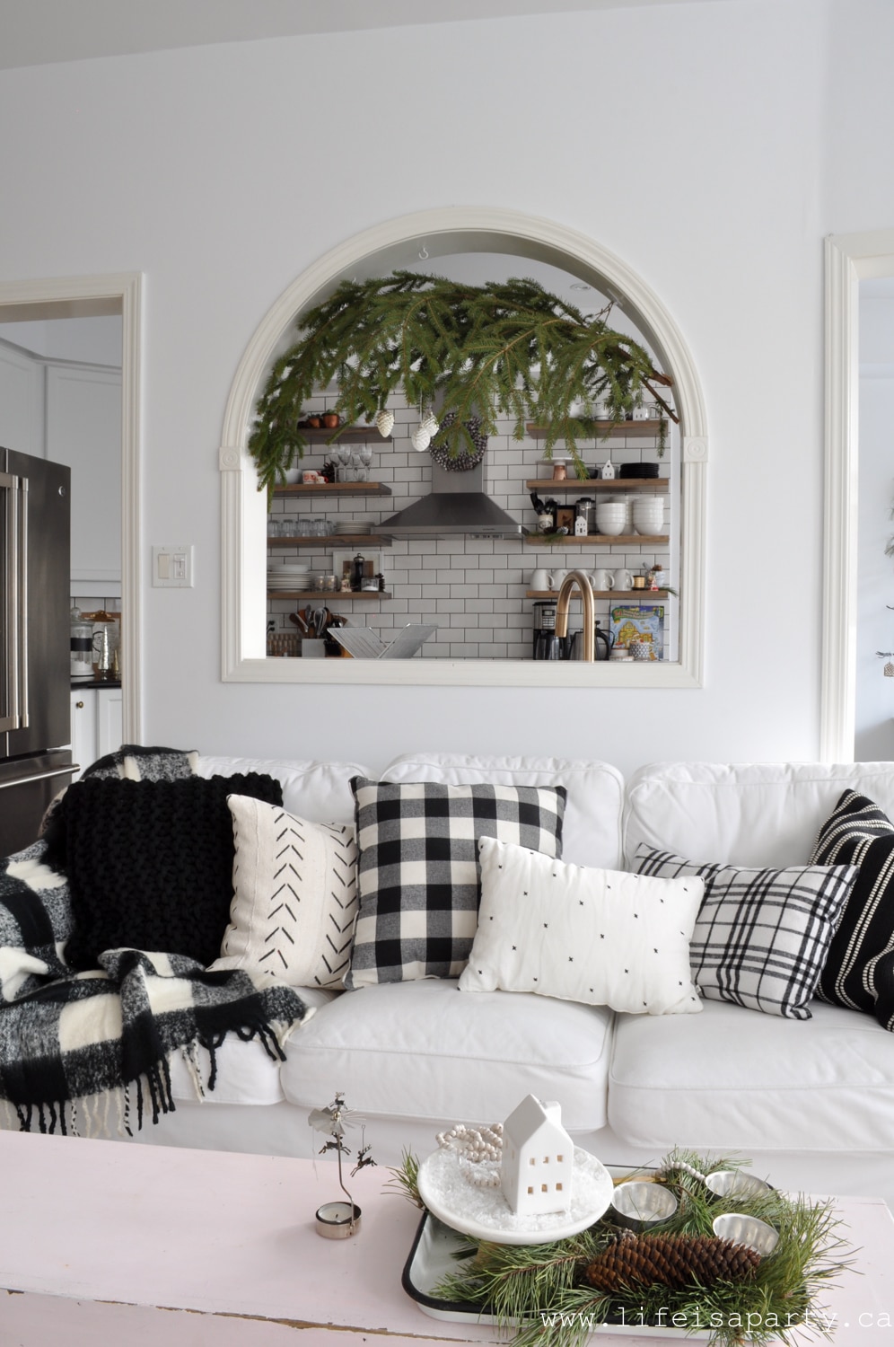 Black and White Christmas living room ideas