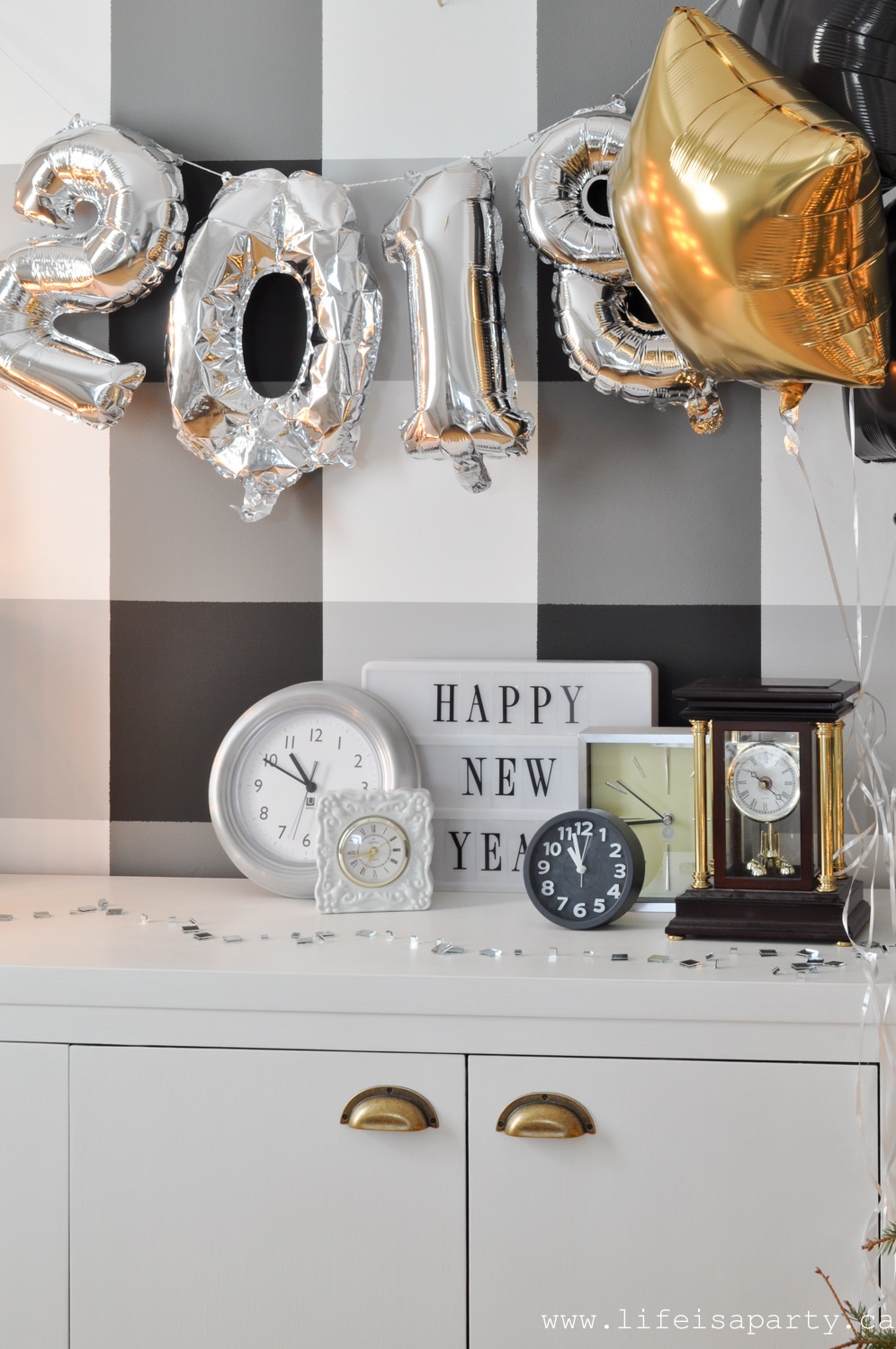 how to decorate for New Year's Eve