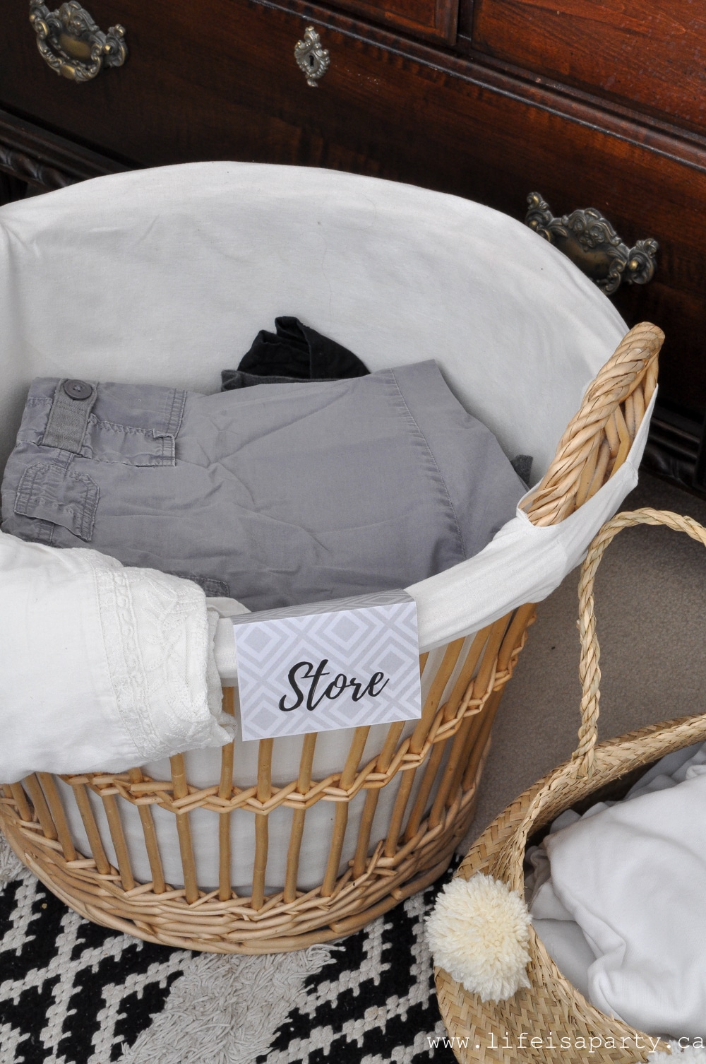 how to organize and declutter clothes
