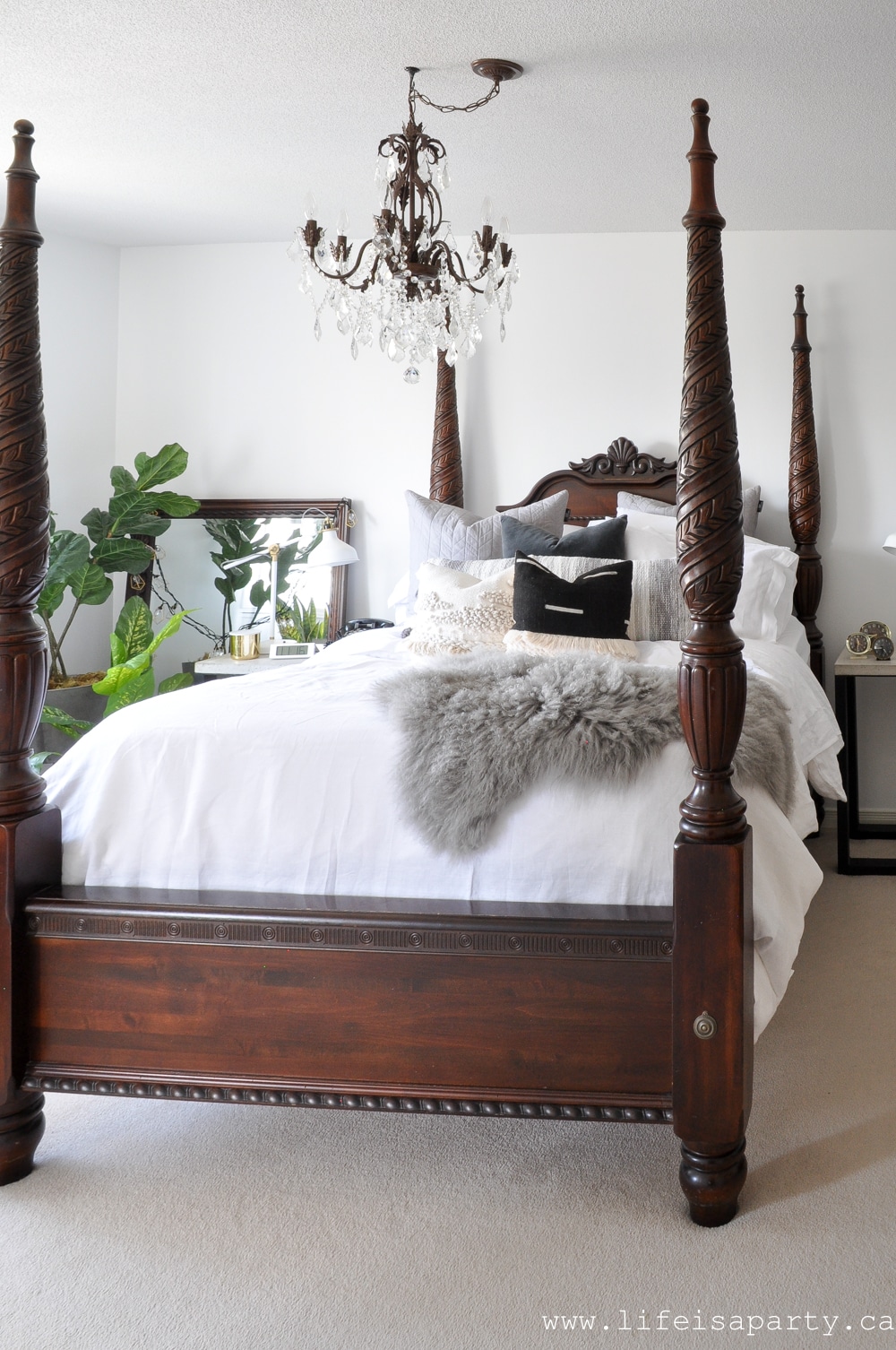 traditional four poster bed