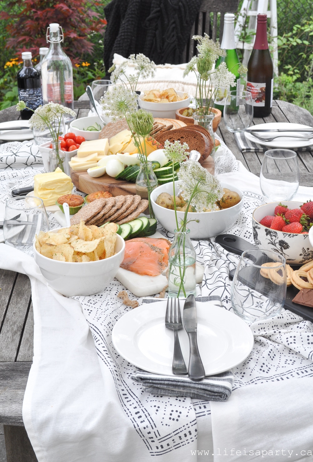 how to throw a Swedish Inspired Midsummer Picnic